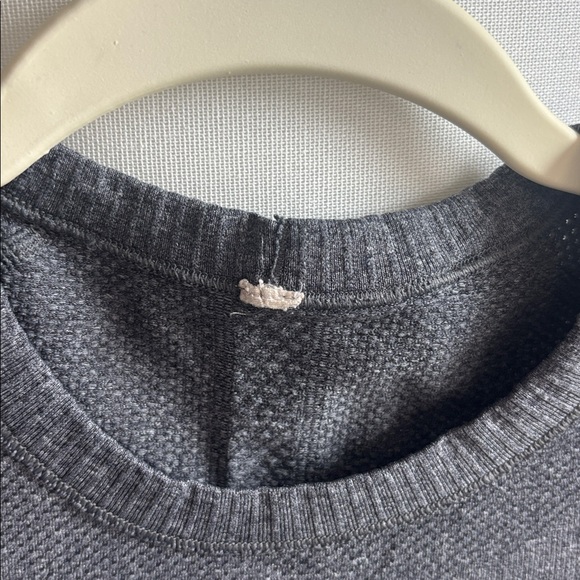 Lululemon Swiftly Tech Long Sleeve size 8 - Picture 3 of 8